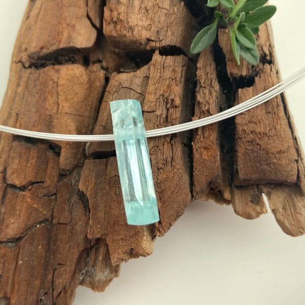 Belle Tourmaline bleue Paraïba en pendentif