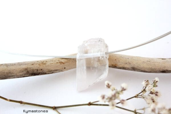 Kunzite brute en pendentif