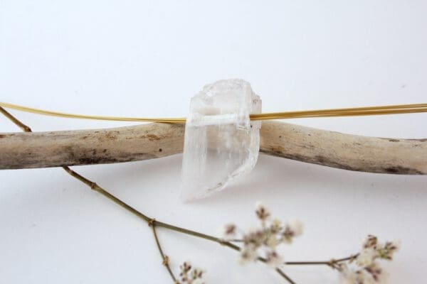 Kunzite brute en pendentif – Image 3