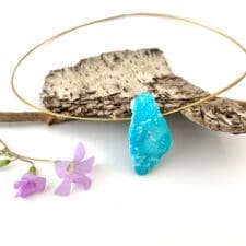 Belle turquoise naturelle en pendentif