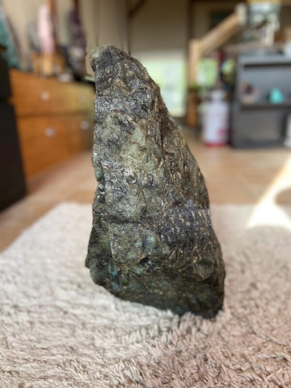 Grosse Labradorite brute et polie incroyable ! 35 kg – Image 5
