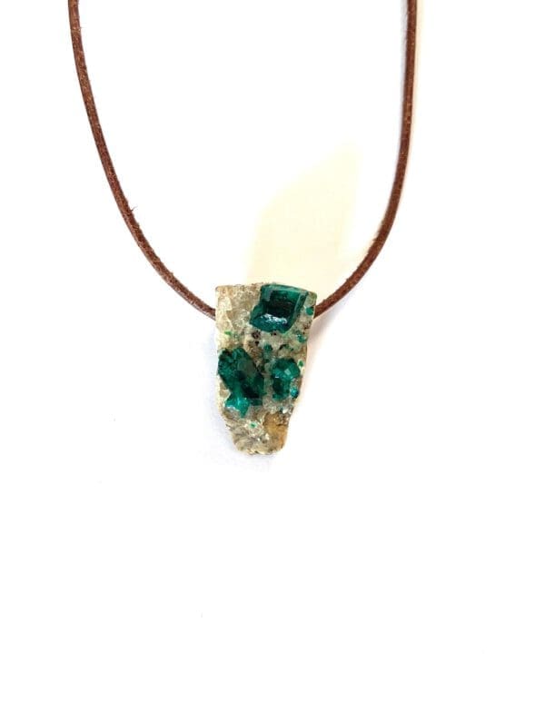 Pendentif en cristaux Dioptase brute – Image 3
