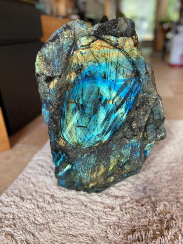 Grosse Labradorite brute et polie incroyable ! 35 kg – Image 3