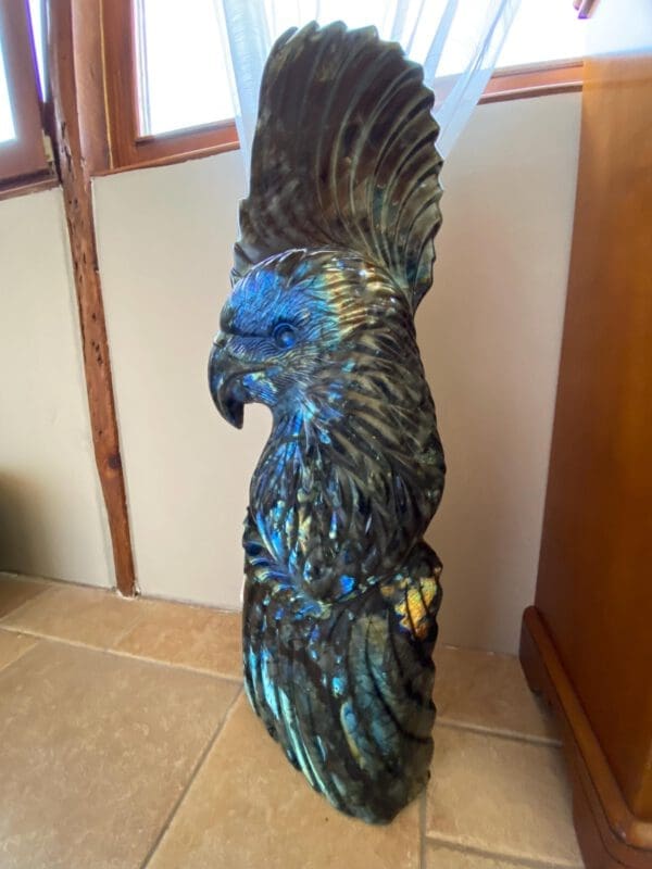 Aigle en Labradorite polie et brute, Totem unique ! 60 kg – Image 3