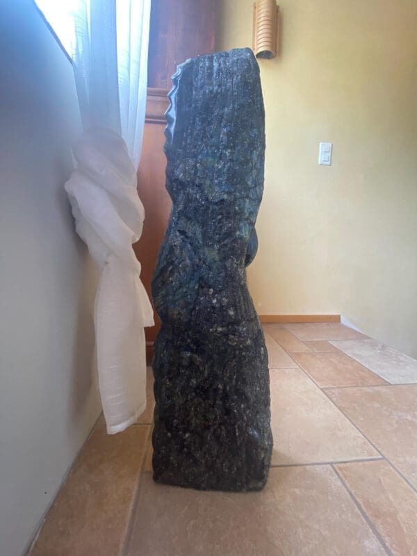 Aigle en Labradorite polie et brute, Totem unique ! 60 kg – Image 4