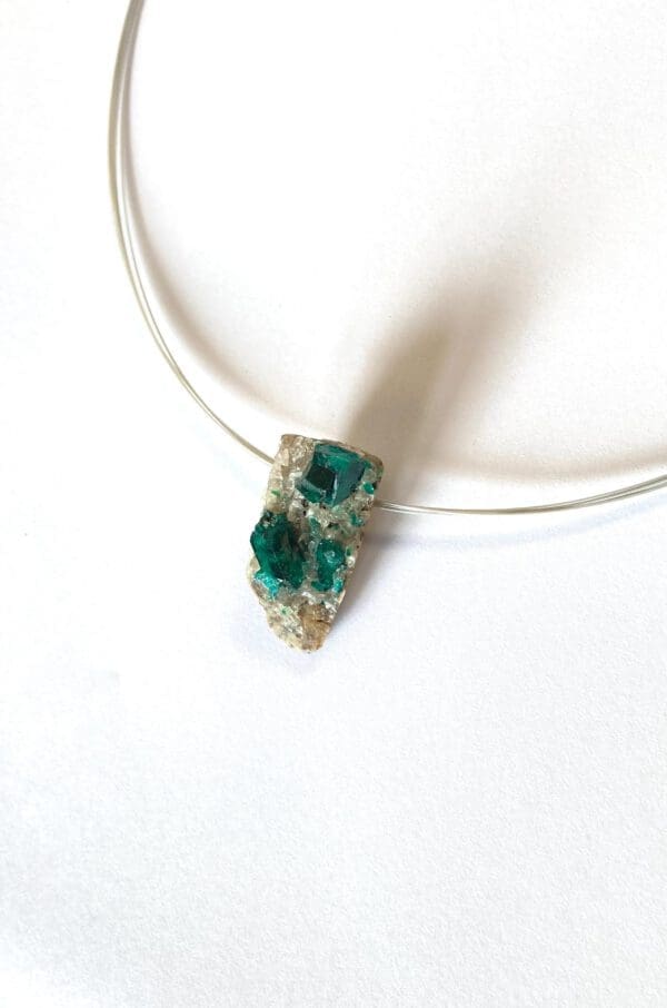 Pendentif en cristaux Dioptase brute – Image 4
